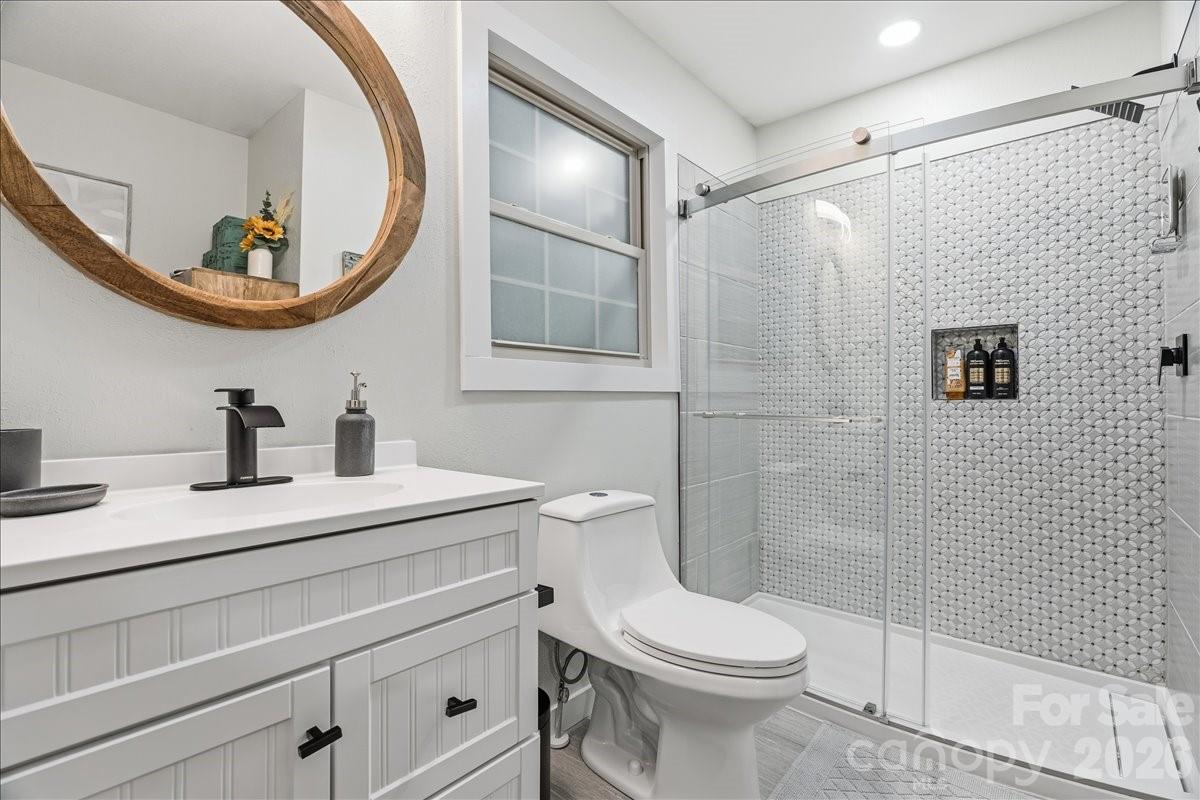 33 Indian Trace Road — Maggie Valley