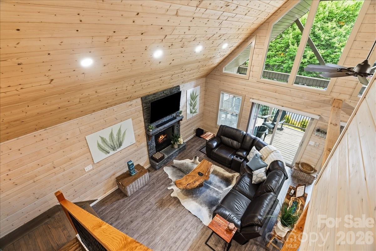 33 Indian Trace Road — Maggie Valley