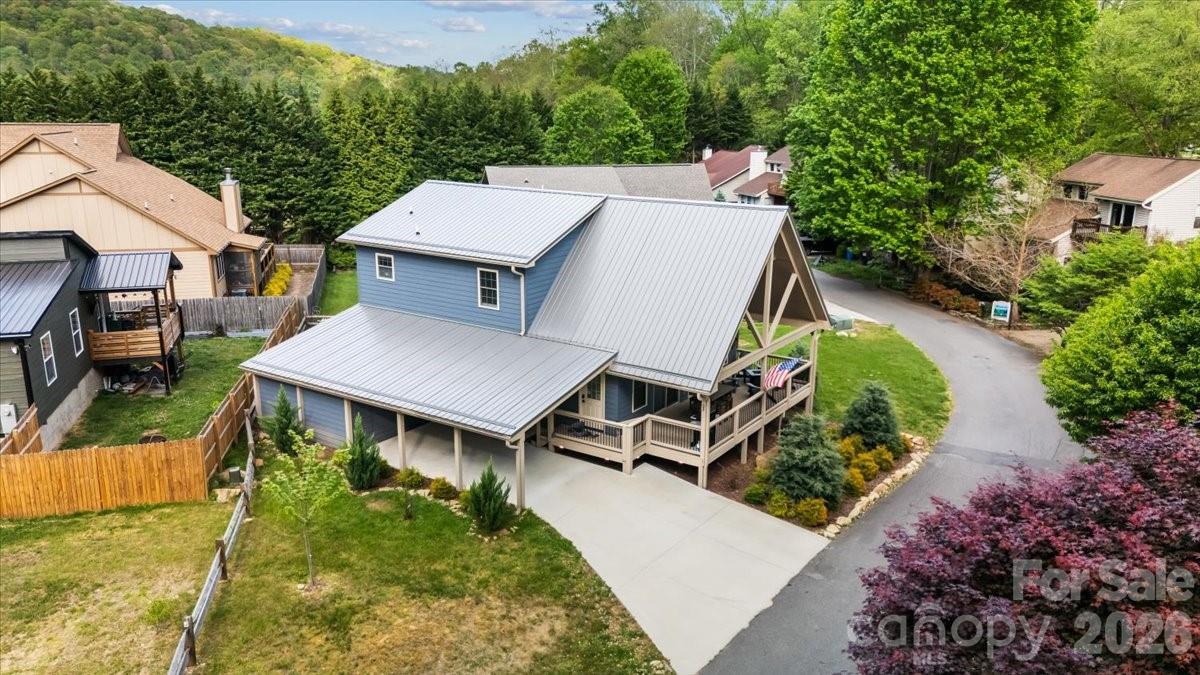 33 Indian Trace Road — Maggie Valley