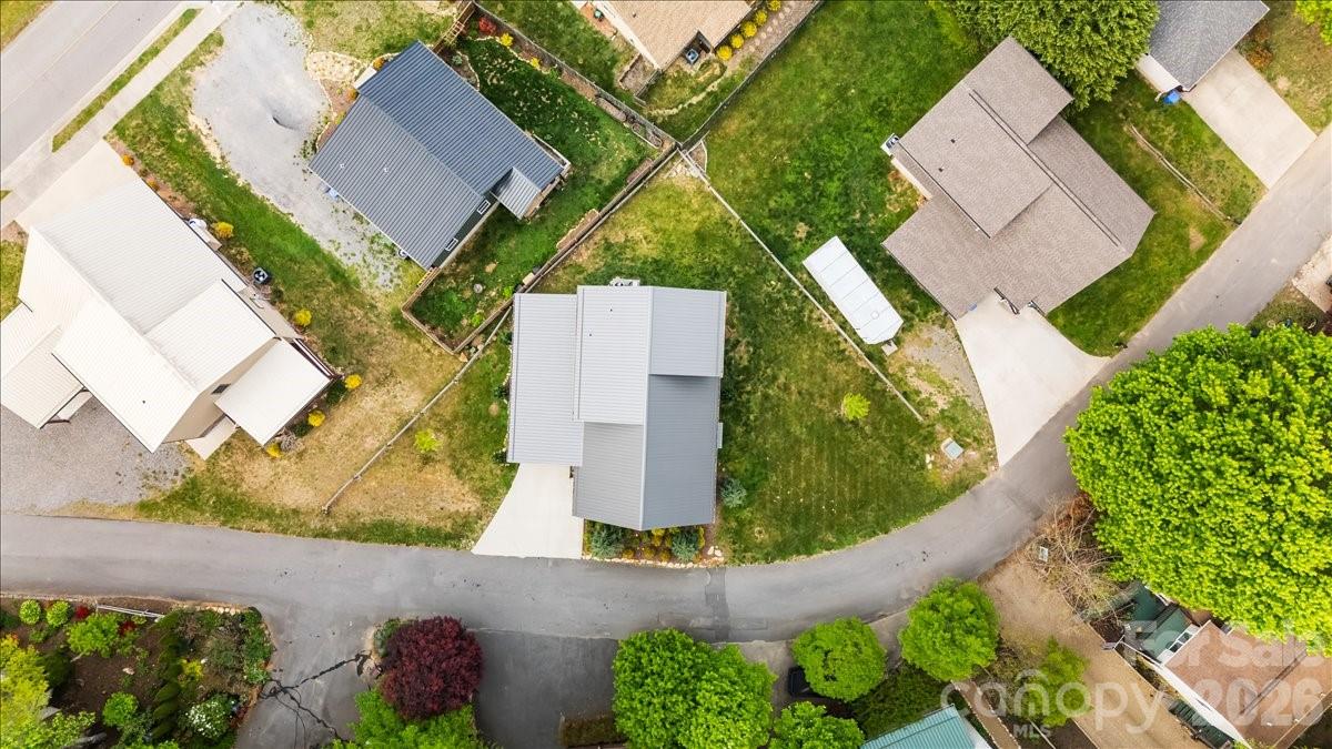 33 Indian Trace Road — Maggie Valley