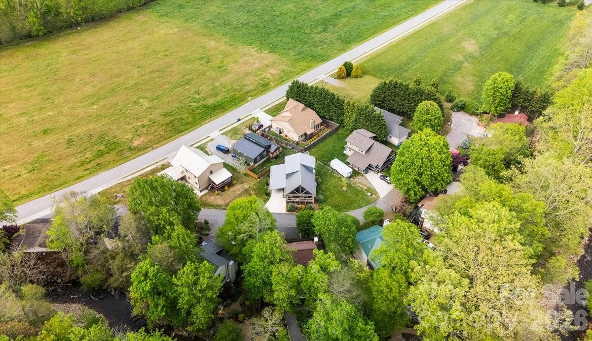33 Indian Trace Road — Maggie Valley