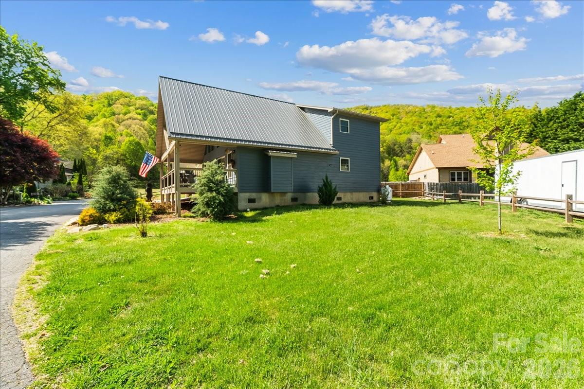 33 Indian Trace Road — Maggie Valley