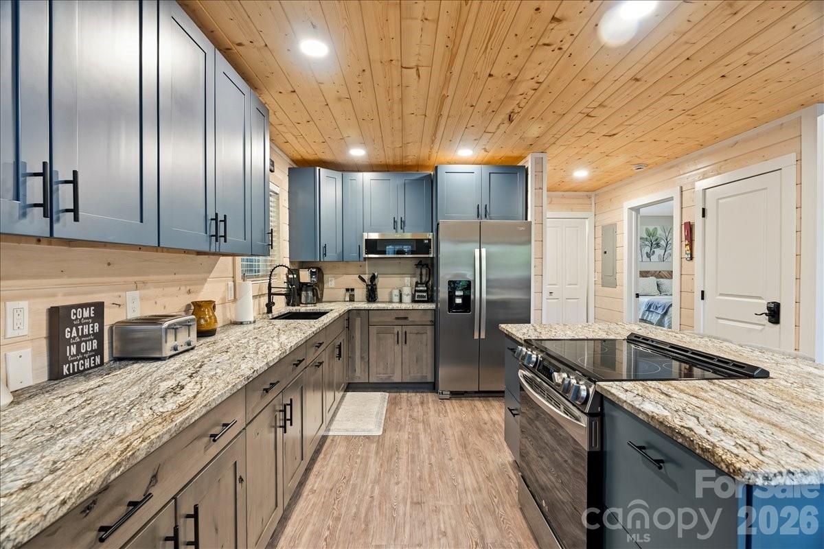 33 Indian Trace Road — Maggie Valley