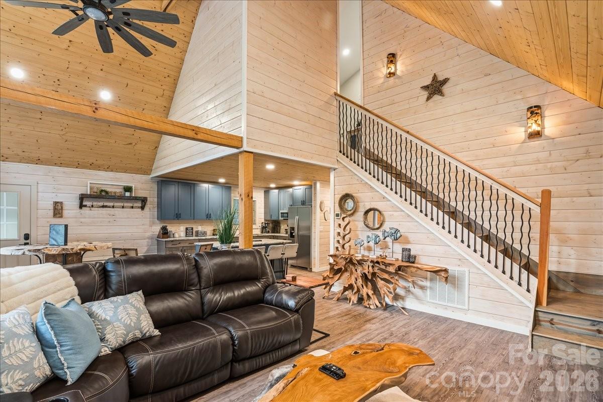 33 Indian Trace Road — Maggie Valley