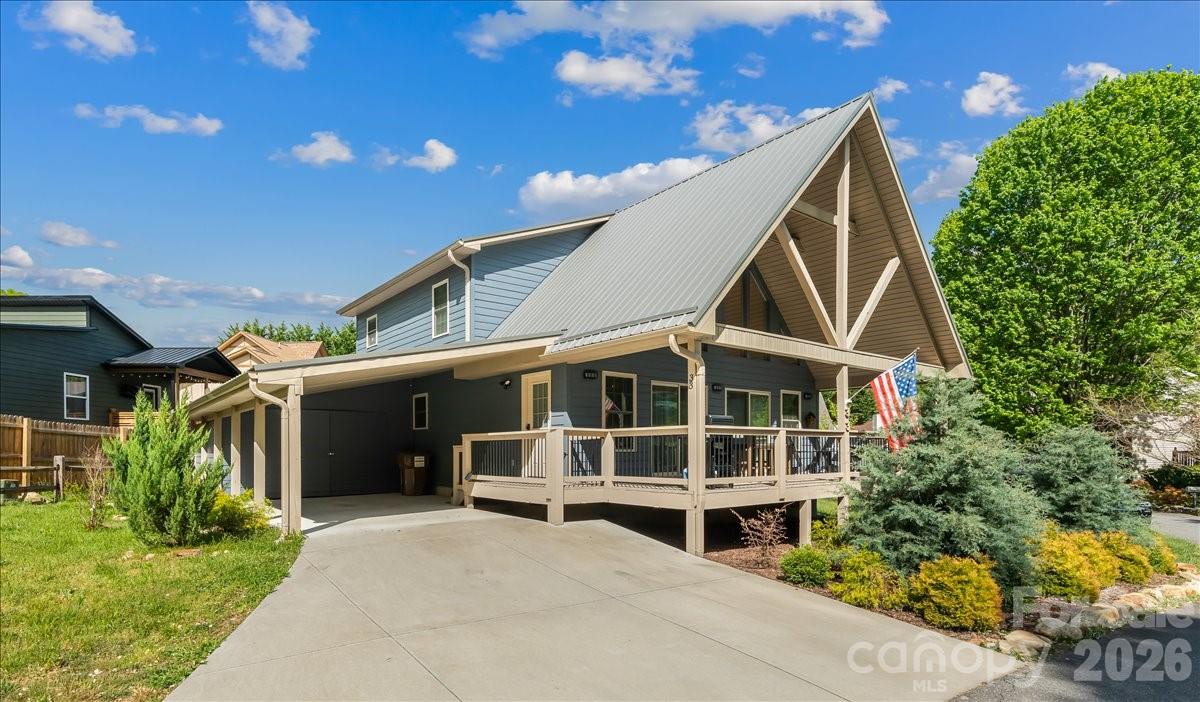 33 Indian Trace Road — Maggie Valley