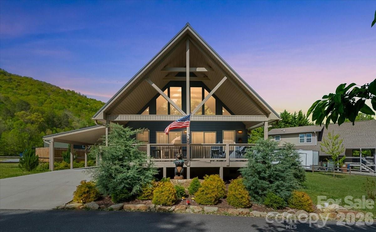 33 Indian Trace Road — Maggie Valley