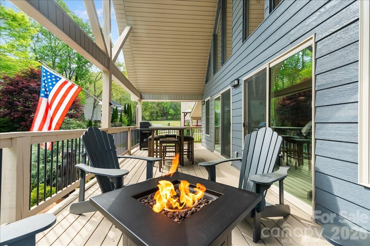 33 Indian Trace Road — Maggie Valley