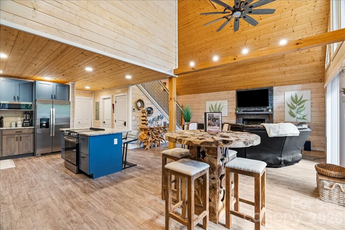 33 Indian Trace Road — Maggie Valley