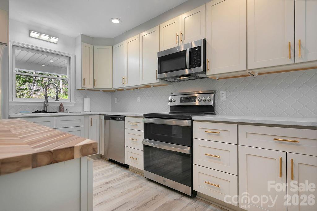 1388 King Road — Pisgah Forest