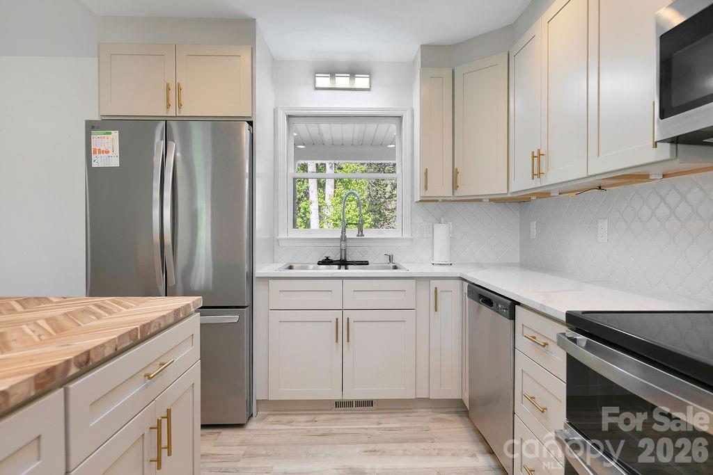 1388 King Road — Pisgah Forest