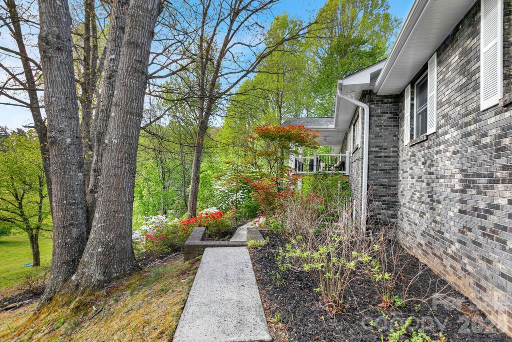 1388 King Road — Pisgah Forest