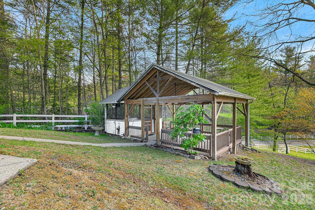 1388 King Road — Pisgah Forest