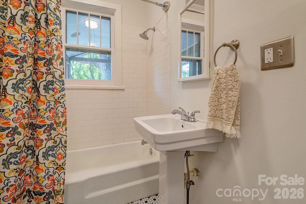 33 Green Oak Road — Asheville