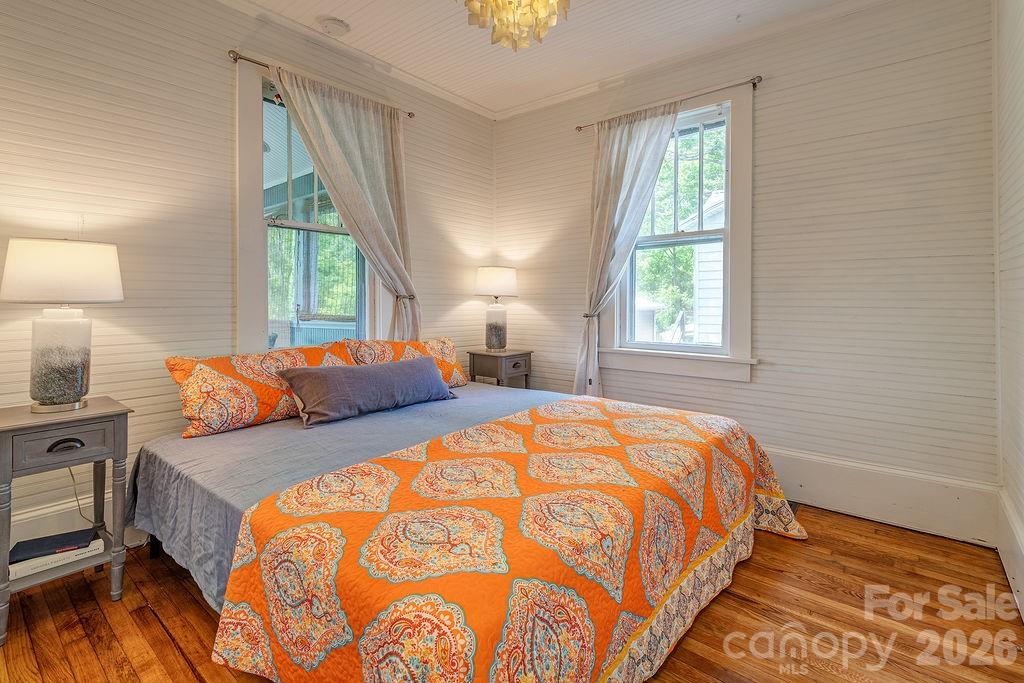 33 Green Oak Road — Asheville