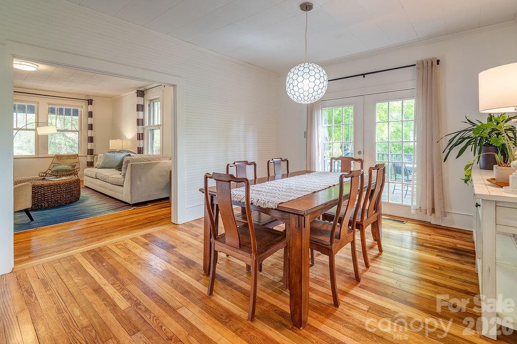33 Green Oak Road — Asheville