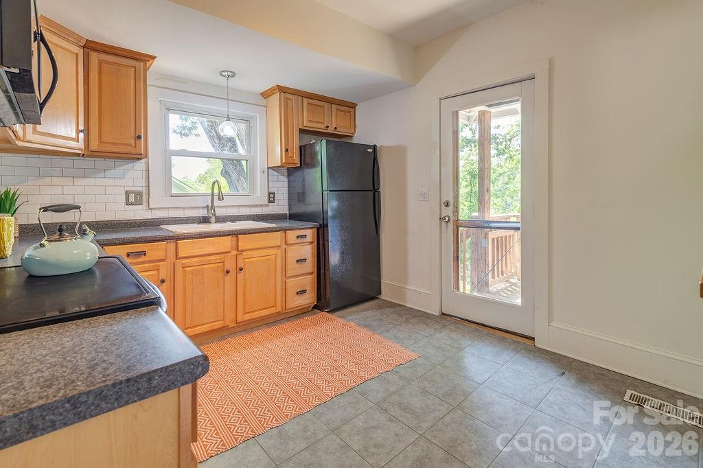 33 Green Oak Road — Asheville