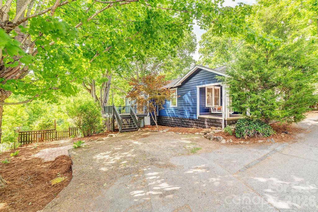 33 Green Oak Road — Asheville