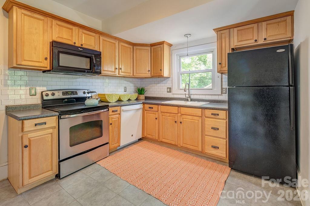 33 Green Oak Road — Asheville