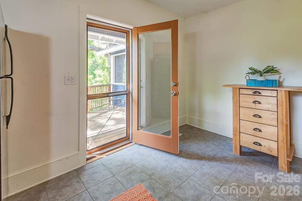 33 Green Oak Road — Asheville