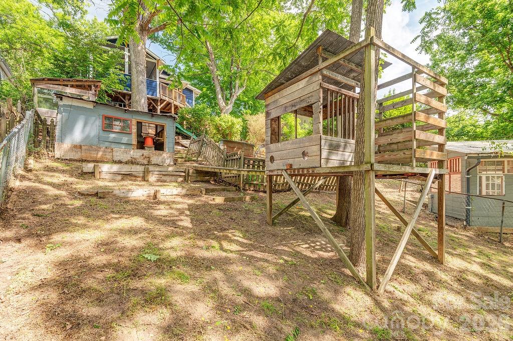 33 Green Oak Road — Asheville