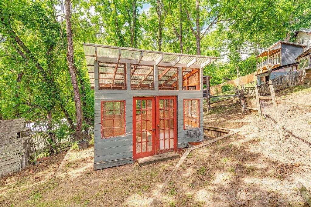 33 Green Oak Road — Asheville