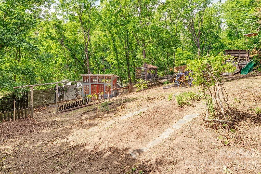 33 Green Oak Road — Asheville