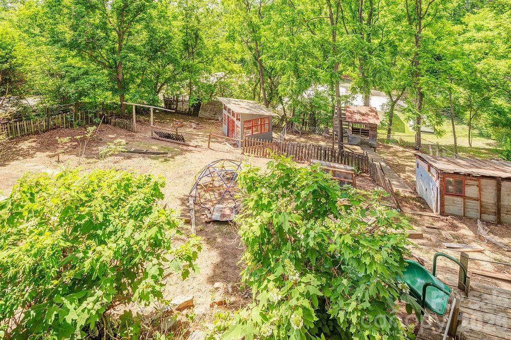 33 Green Oak Road — Asheville