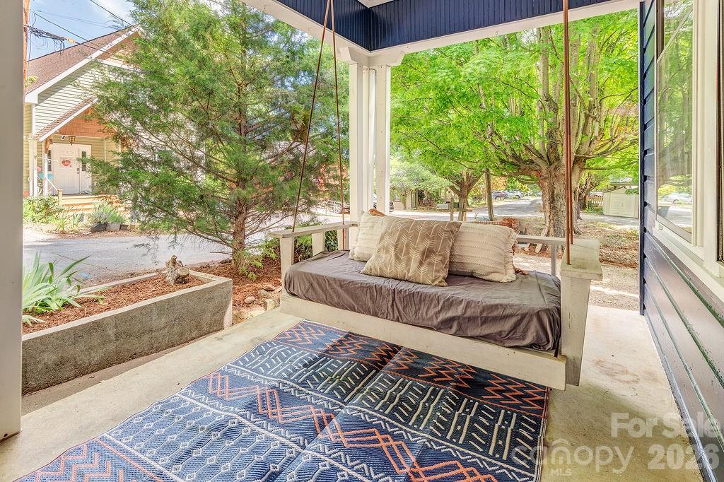 33 Green Oak Road — Asheville
