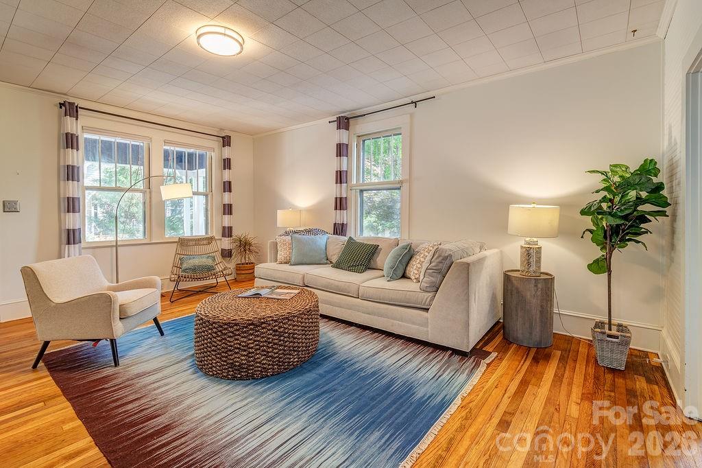 33 Green Oak Road — Asheville