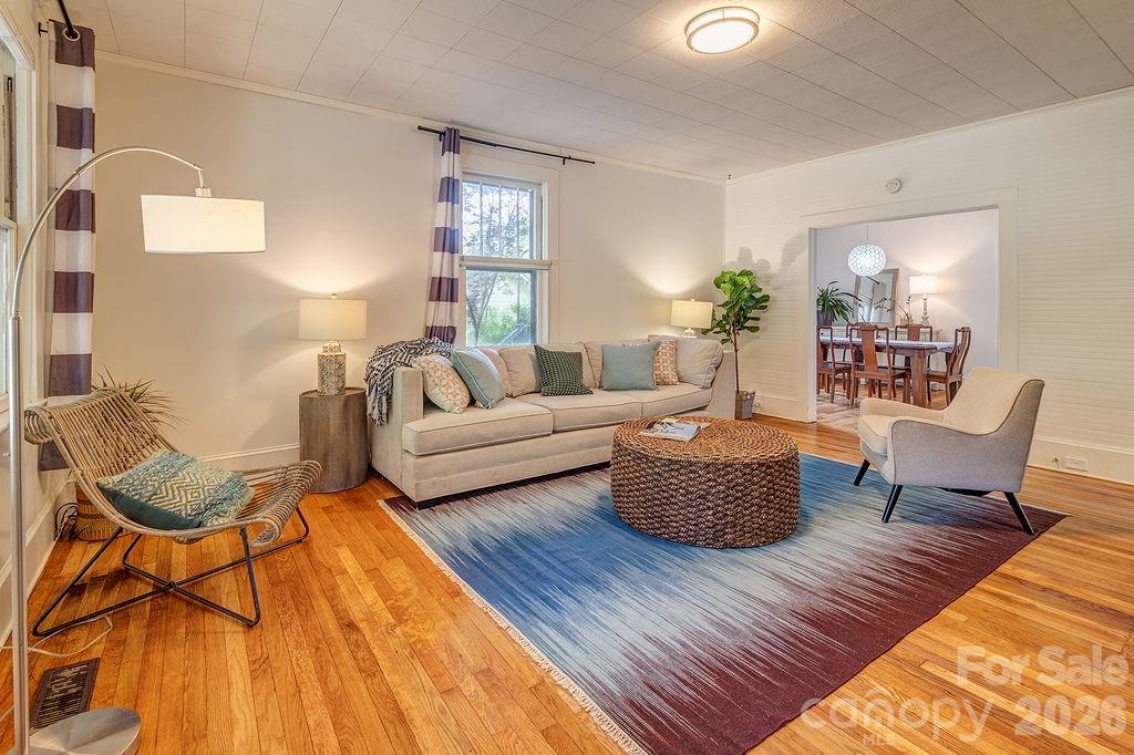 33 Green Oak Road — Asheville