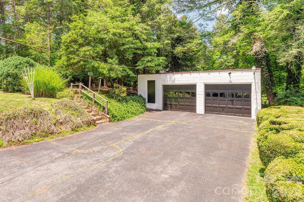 88 Bear Creek Road — Asheville