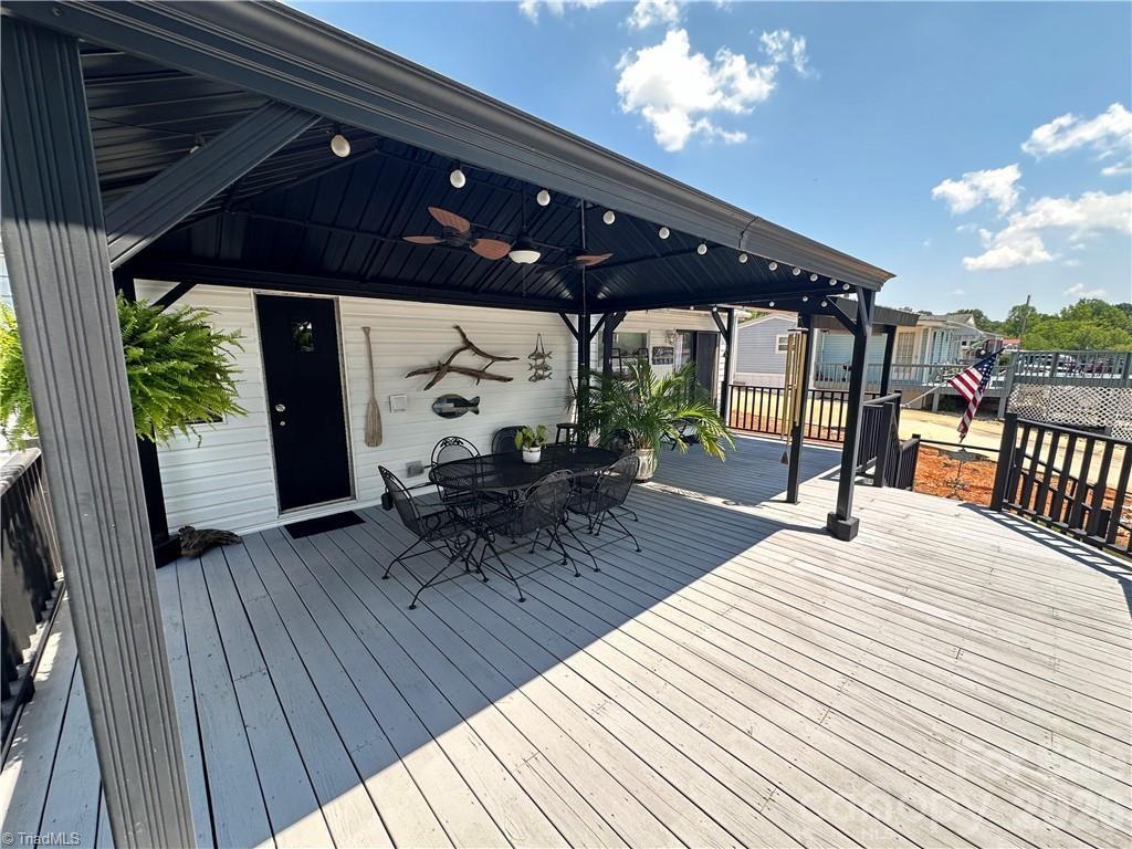 120 Elm Street — New London