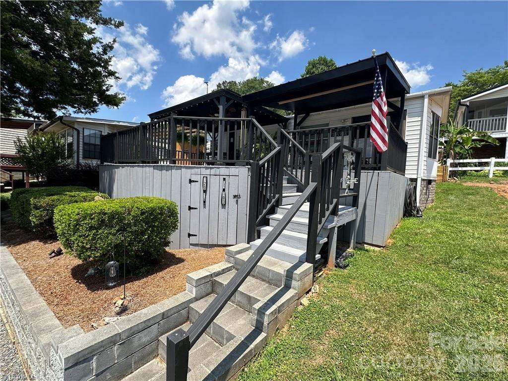 120 Elm Street — New London