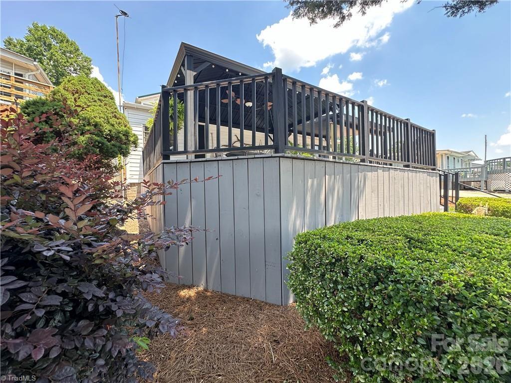 120 Elm Street — New London
