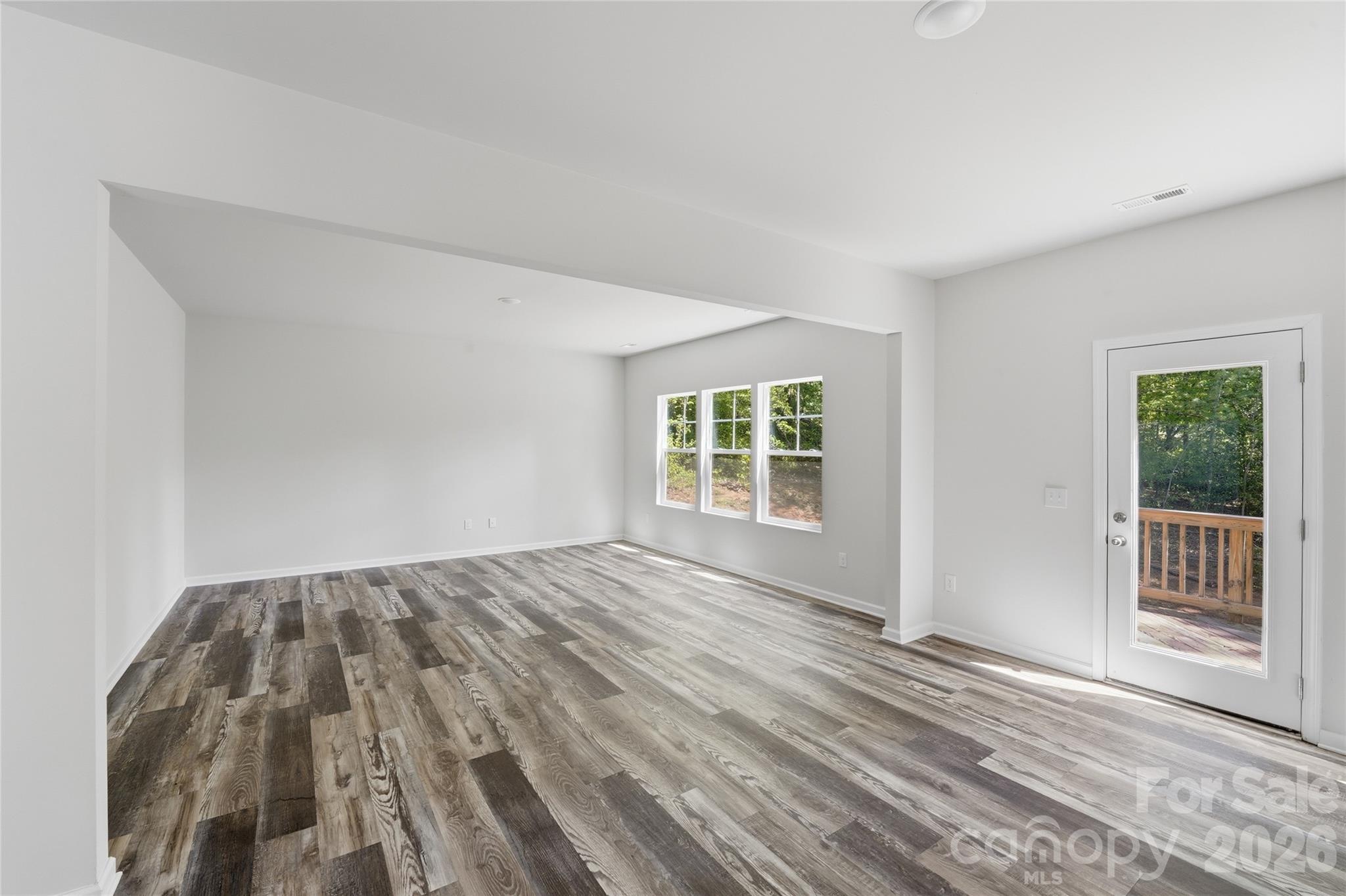 5156 Mark Drive NE — Hickory