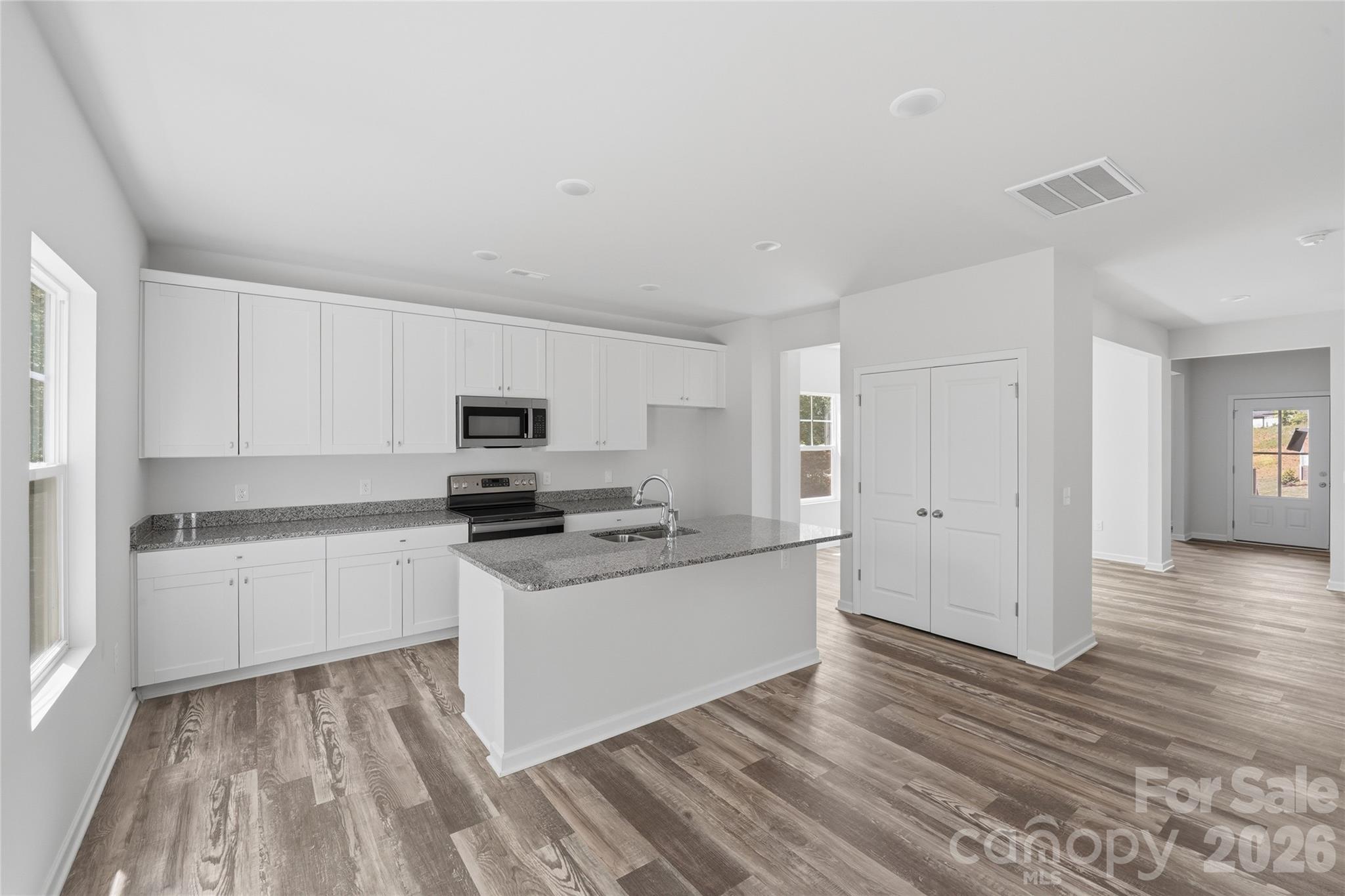 5156 Mark Drive NE — Hickory