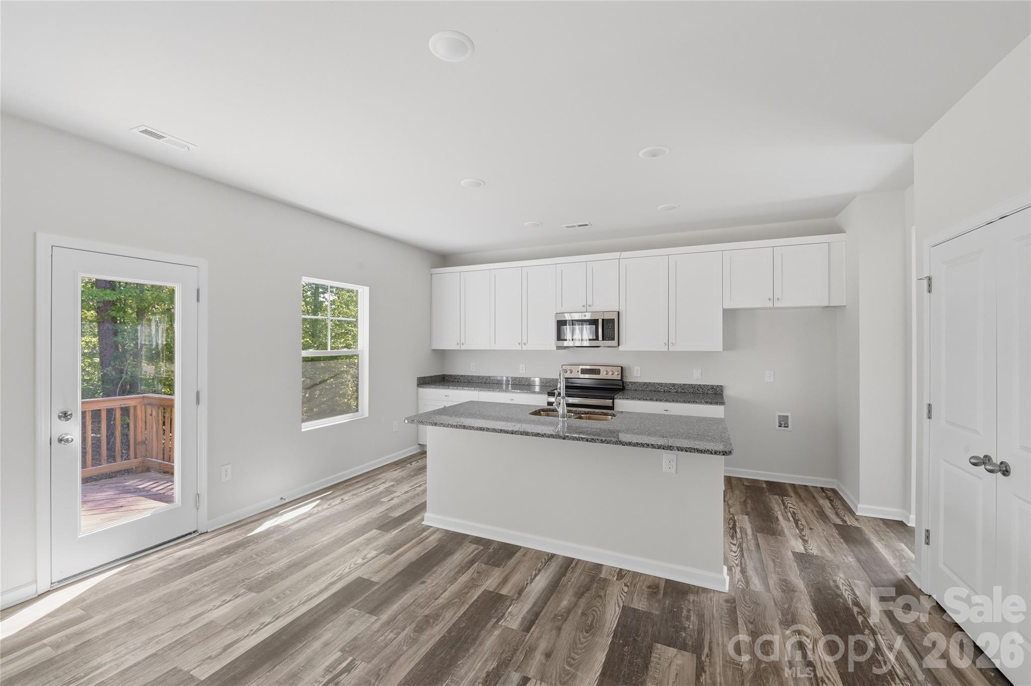 5156 Mark Drive NE — Hickory
