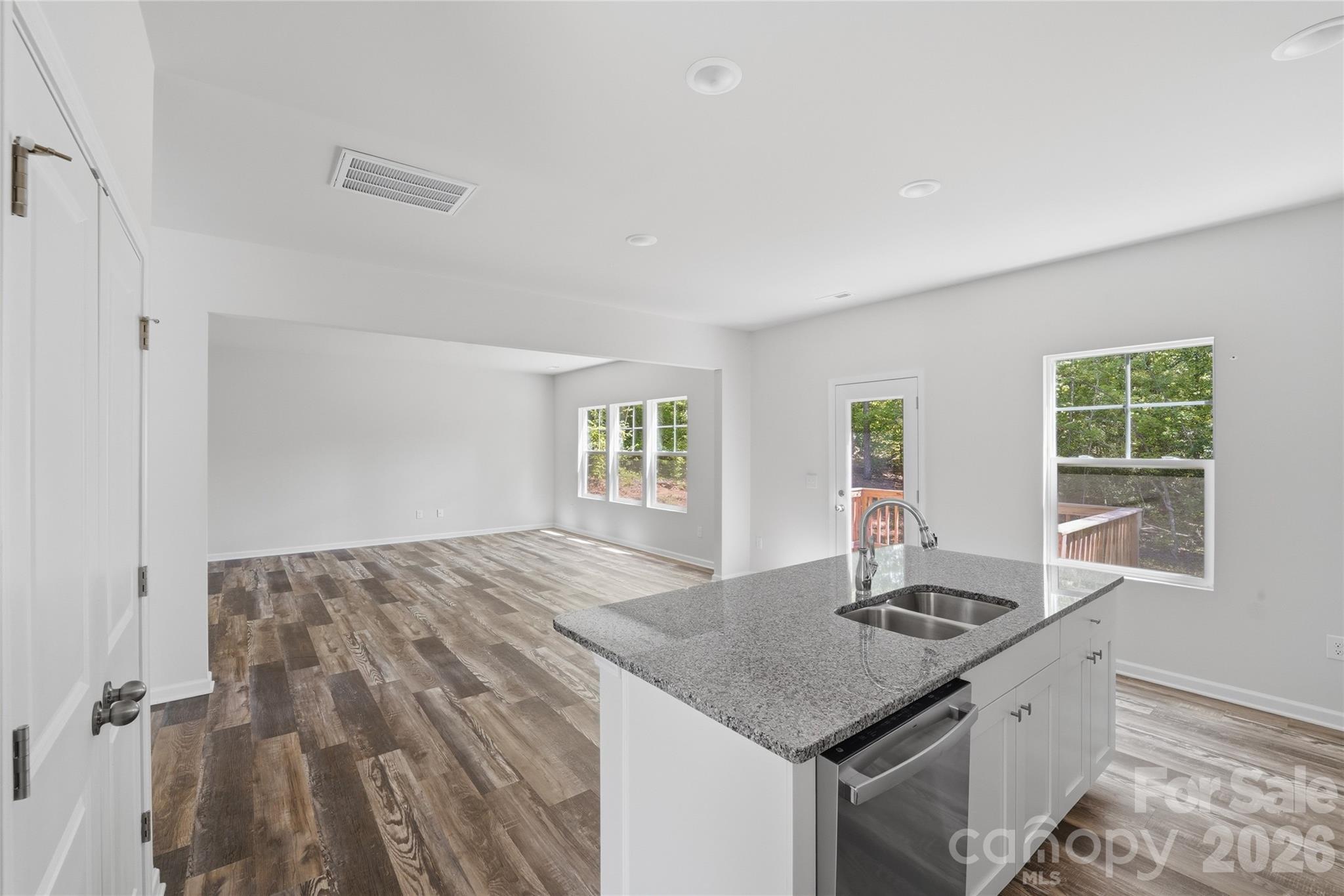 5156 Mark Drive NE — Hickory