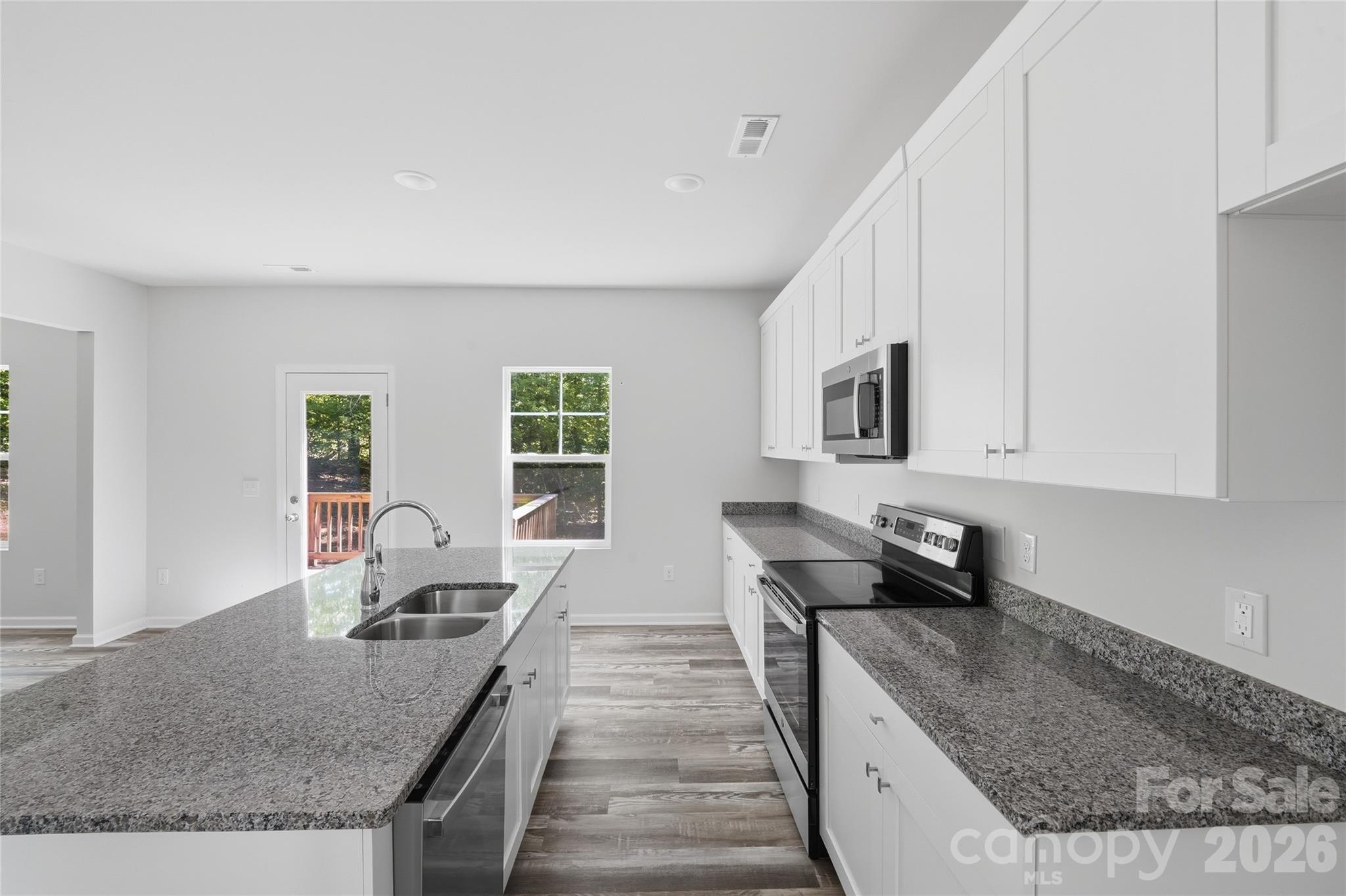 5156 Mark Drive NE — Hickory