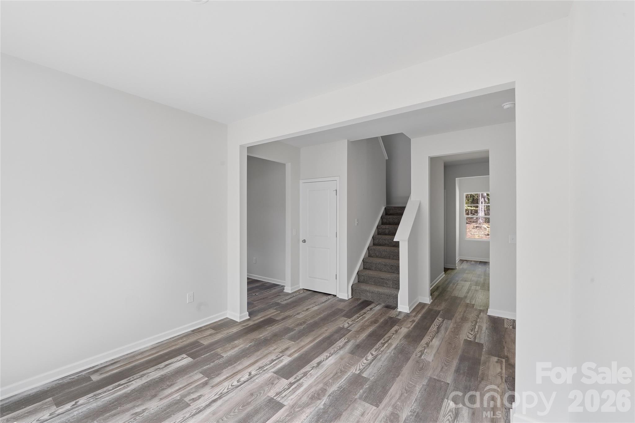 5156 Mark Drive NE — Hickory