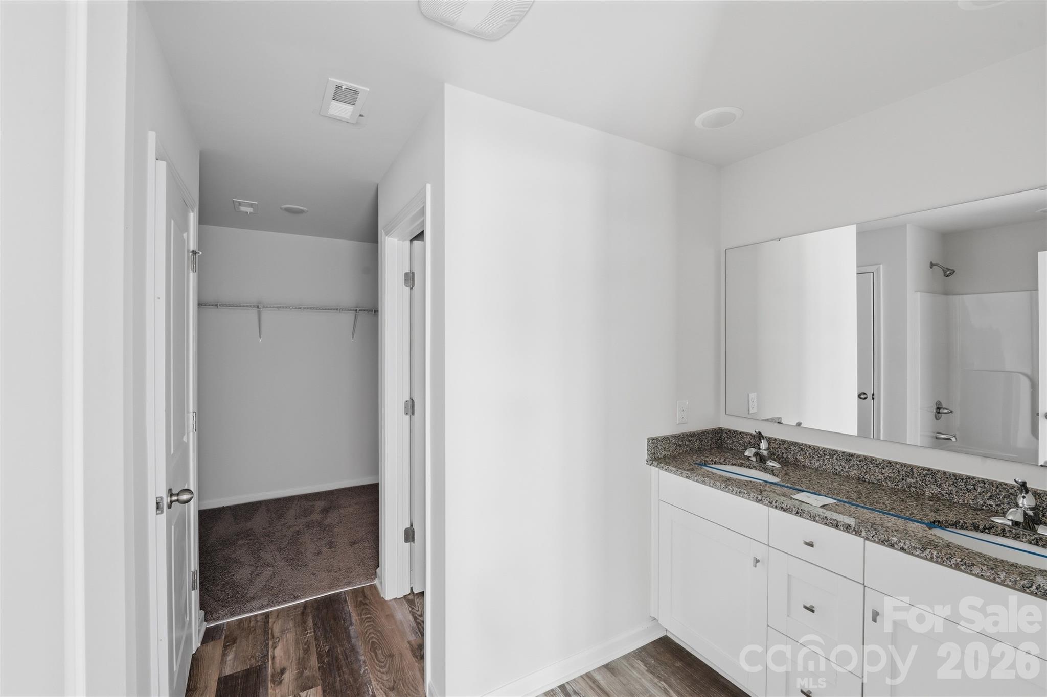 5156 Mark Drive NE — Hickory