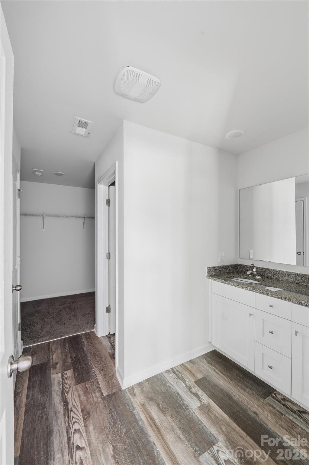 5156 Mark Drive NE — Hickory
