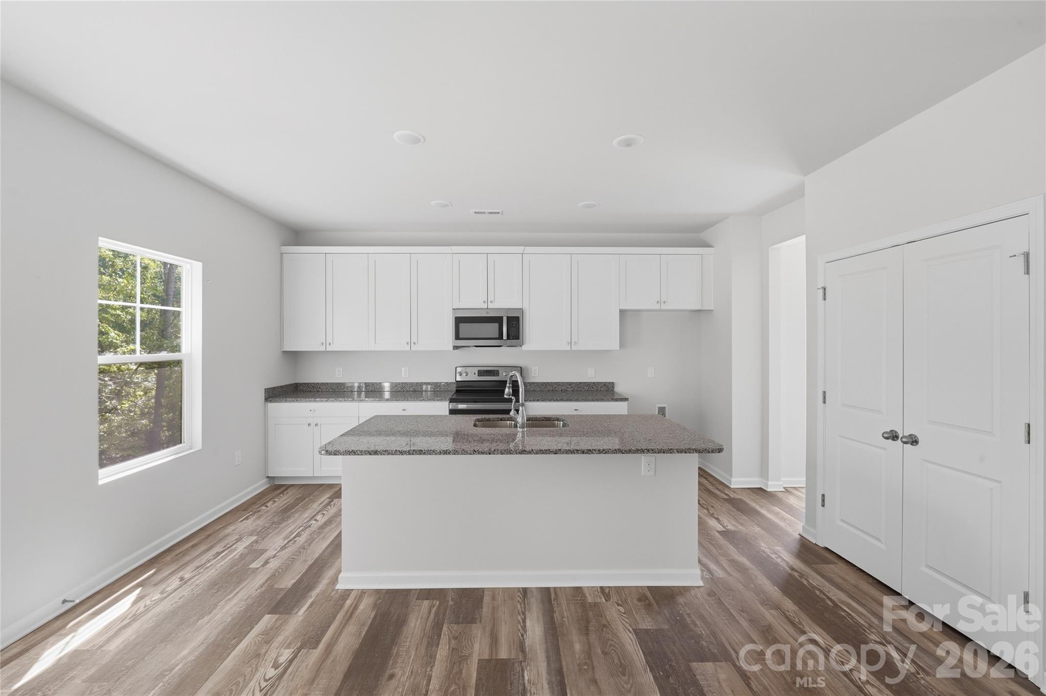 5156 Mark Drive NE — Hickory