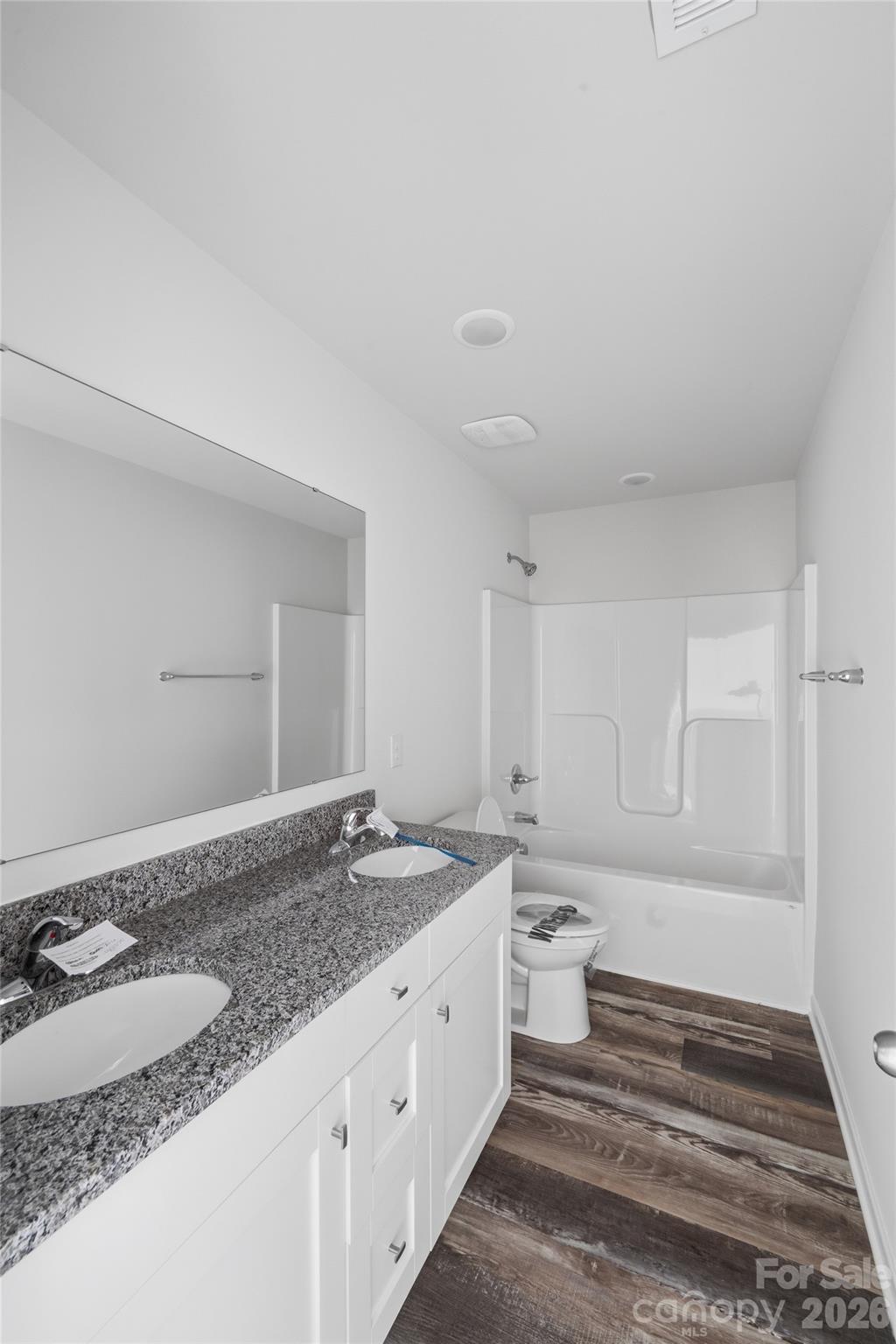 5156 Mark Drive NE — Hickory