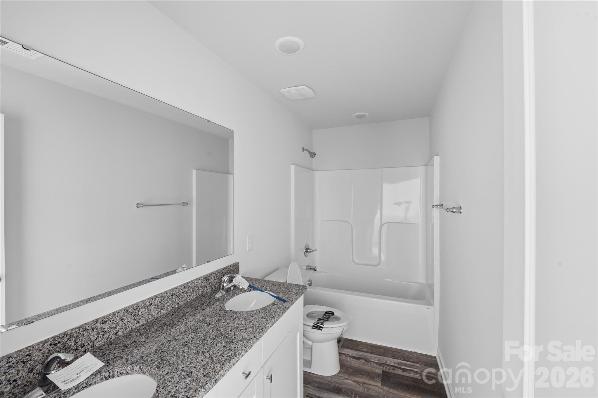 5156 Mark Drive NE — Hickory