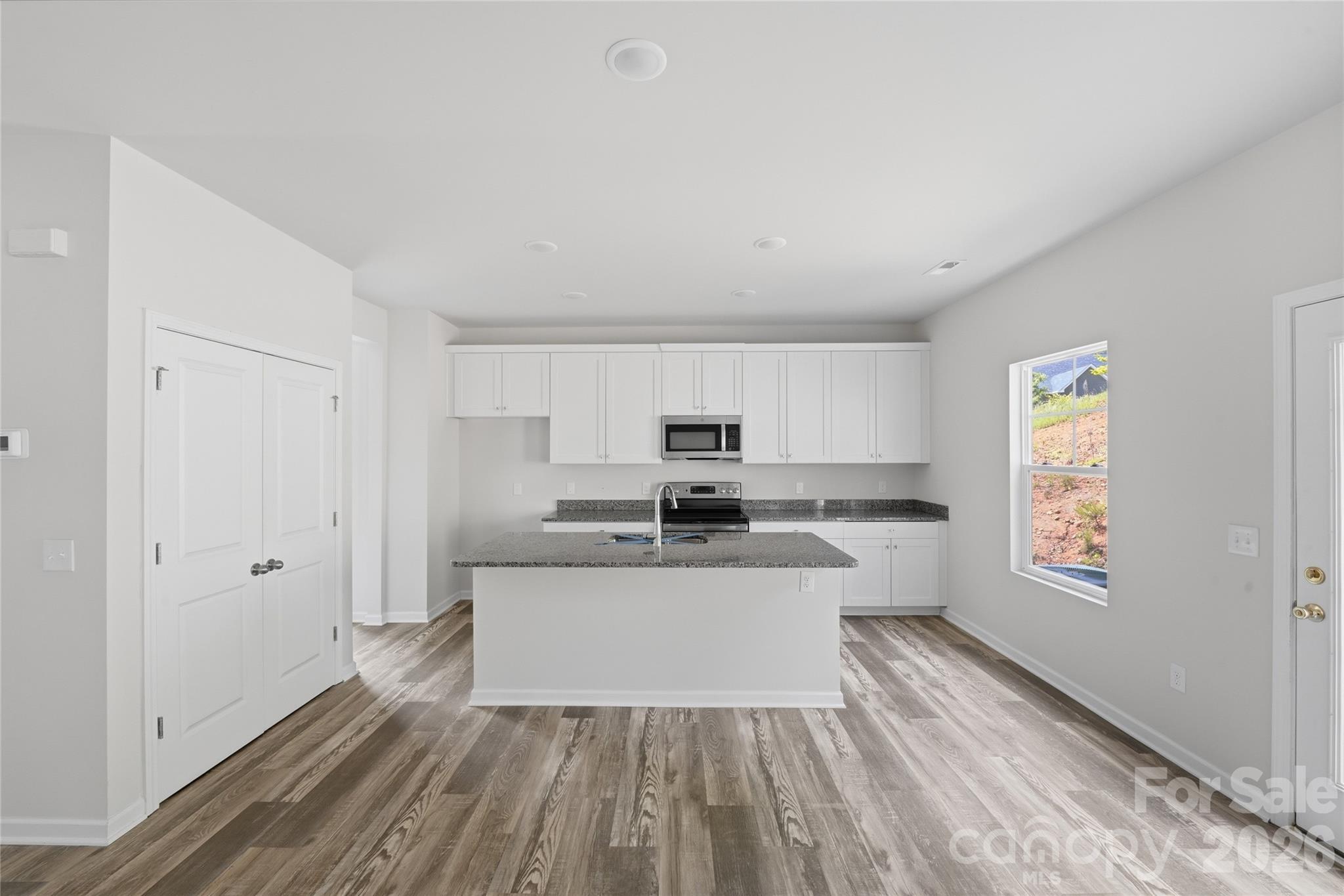 5145 Mark Drive NE — Hickory
