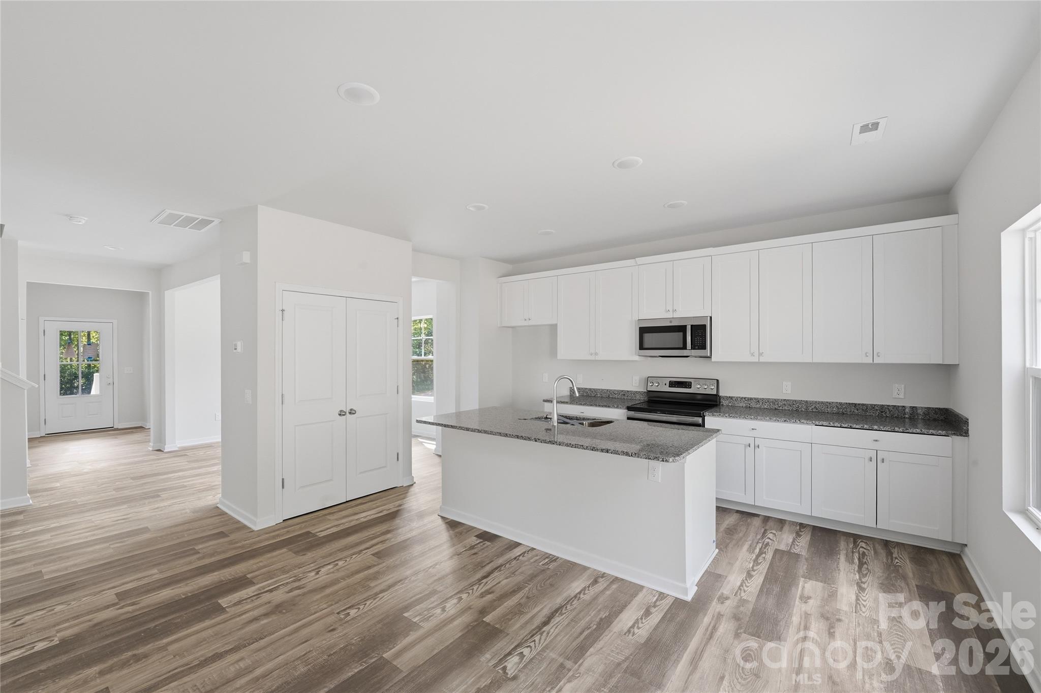 5145 Mark Drive NE — Hickory
