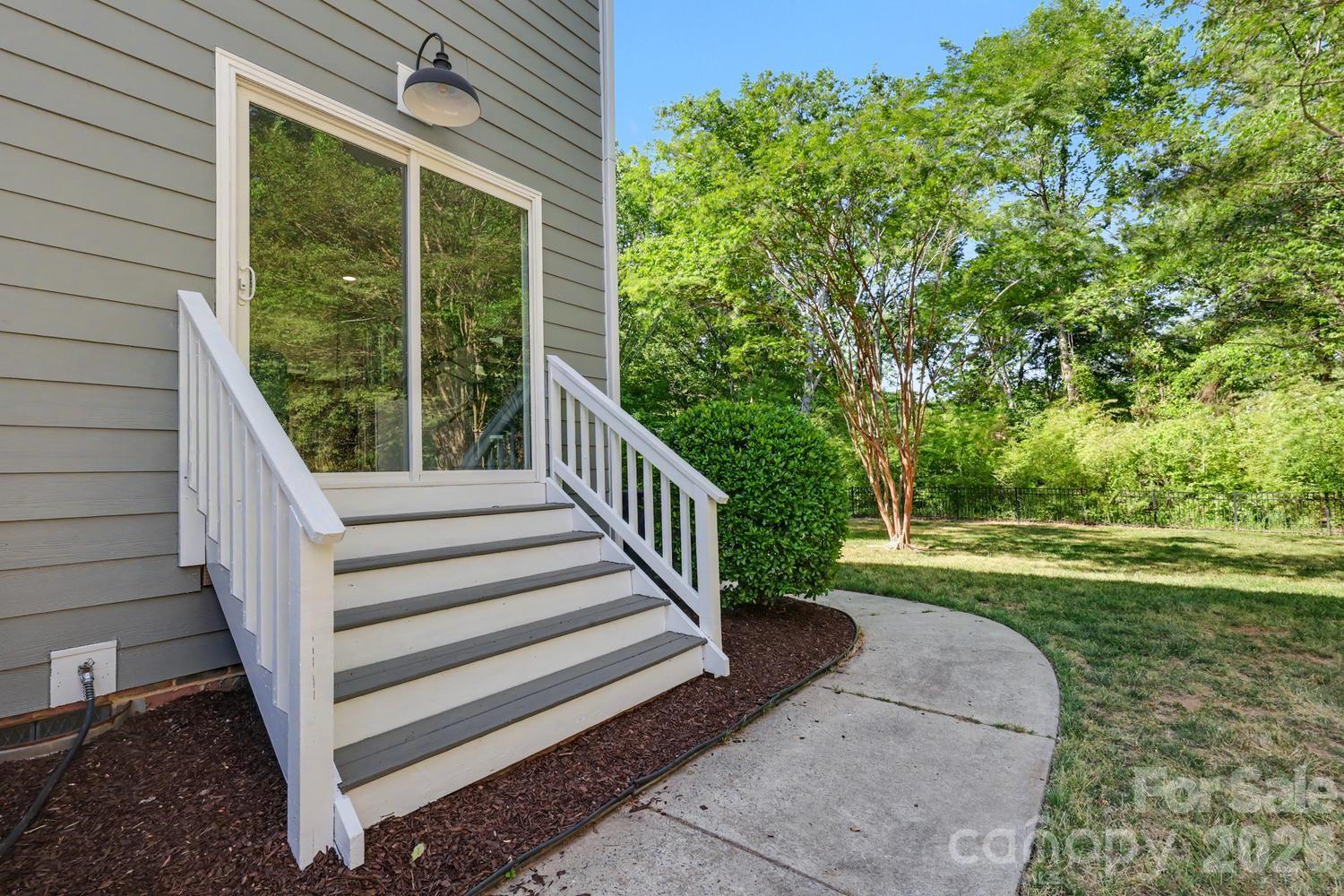 12227 Provincetowne Drive — Charlotte
