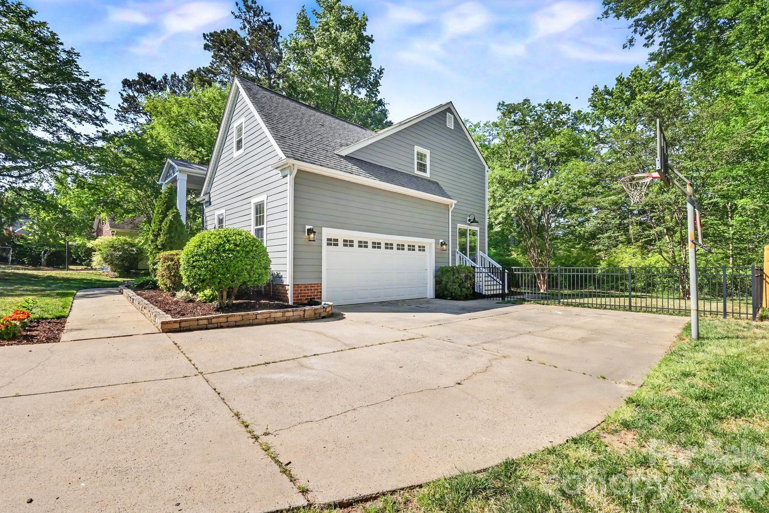 12227 Provincetowne Drive — Charlotte