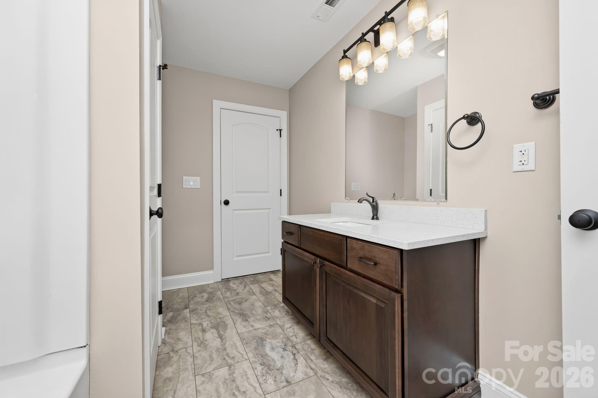 160 Tullyries Lane — Lewisville